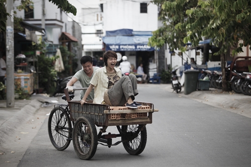 Người Sài Gòn thích thú với hình ảnh cụ ông trang trí xe ba gác bằng  những triết lý sống sâu sắc  IUHnews